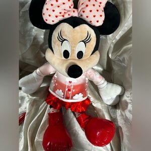 MINNIE MOUSE VALENTINE
PLUSH VALENTINE'S 2020
RAINCOAT DISNEY STORE 16"